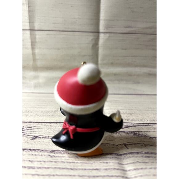 Hallmark Keepsake Ornament South Pole Pals Skip 2007 with original box - Picture 5 of 9